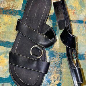 women's flip-flops, size 8, thong style, black.